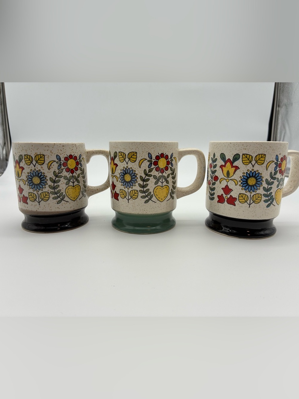 Vintage Floral Speckled Stoneware Pedestal Mugs Set of 3 Retro 70s Japan